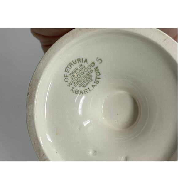 Wedgwood of Etruria & Barlaston Queensware English Grape leaf Vase - Picture 5 of 9